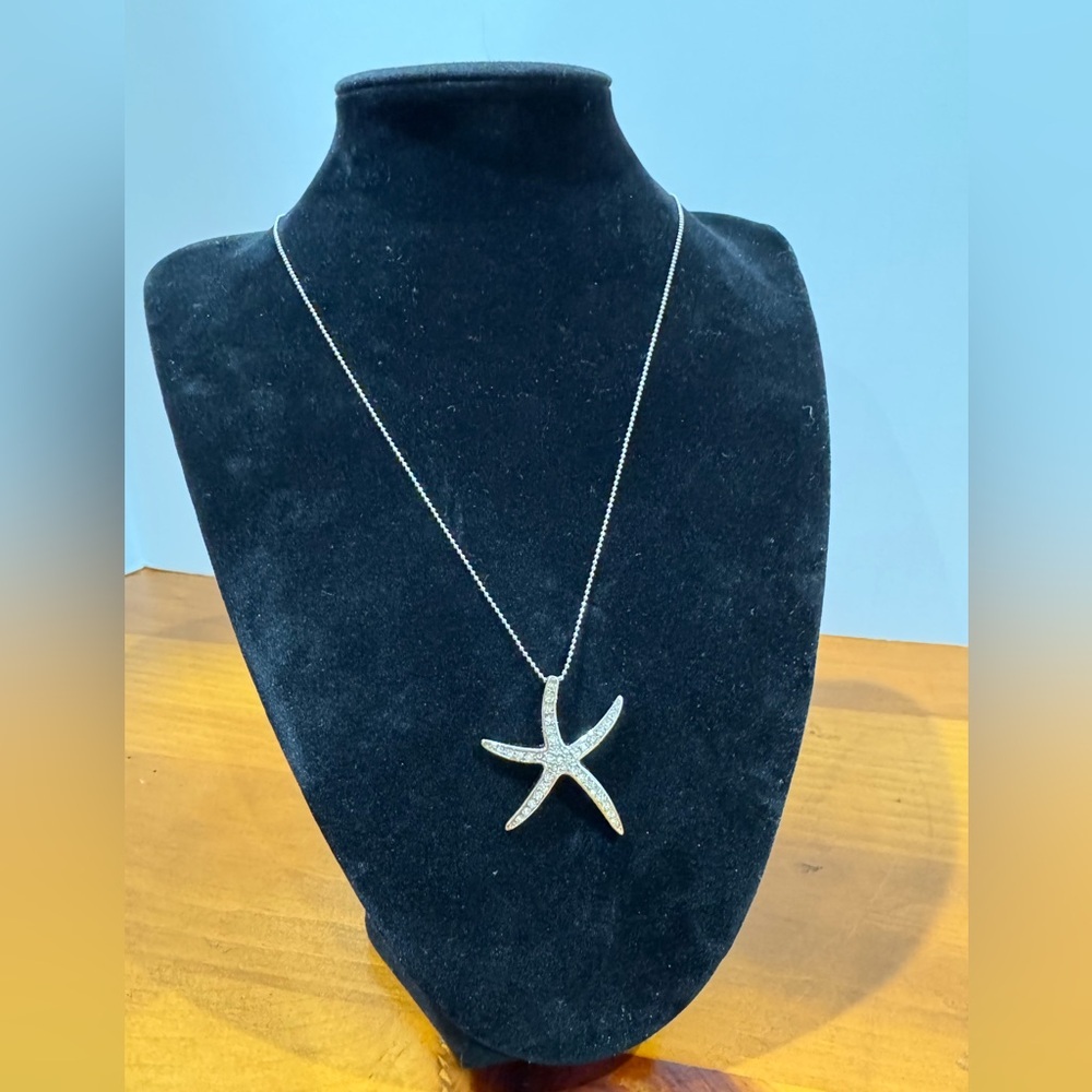 Sharon Case Silver Starfish Pendant Necklace - Picture 3 of 6